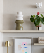 Vaso Totêmico G – Branco Fosco – Verde Oliva