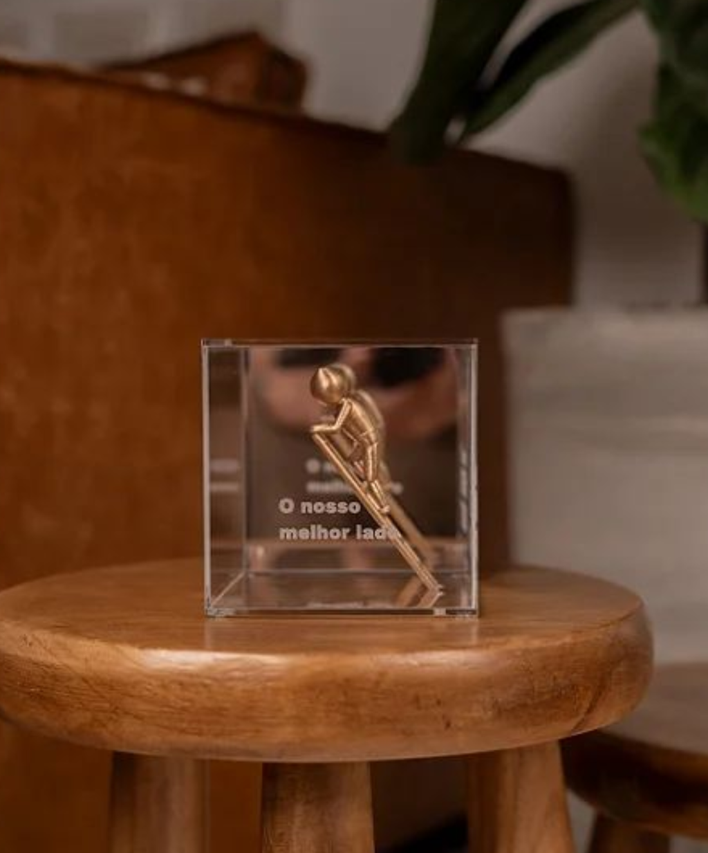 Cubo O Nosso Melhor Lado É o de Dentro — Dourado
