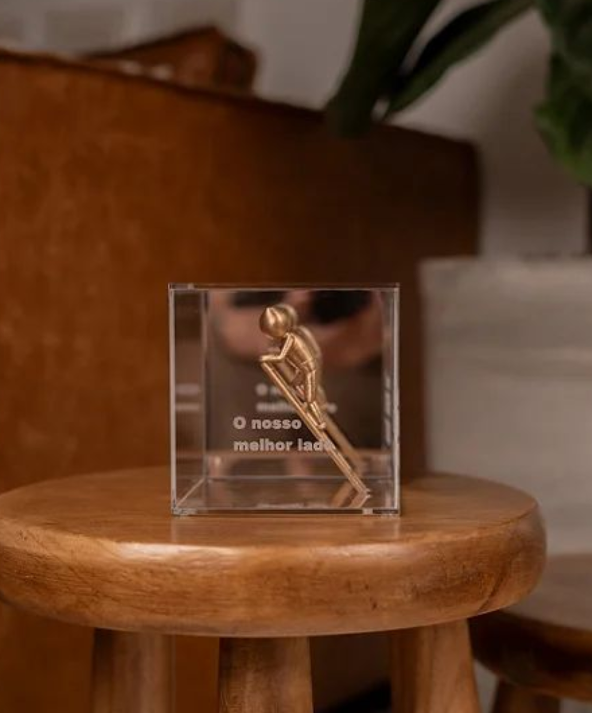 Cubo O Nosso Melhor Lado É o de Dentro — Dourado