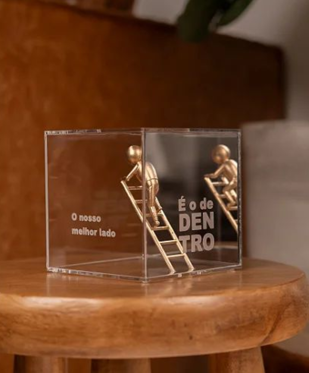 Cubo O Nosso Melhor Lado É o de Dentro — Dourado