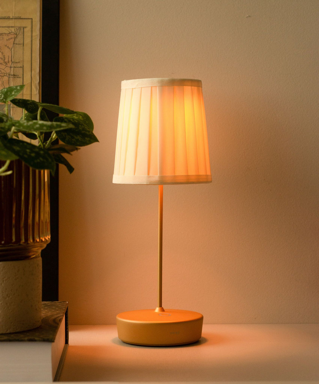 Luminária de Mesa Swap Pro com cúpula de Tecido Plissado | Zaff Design