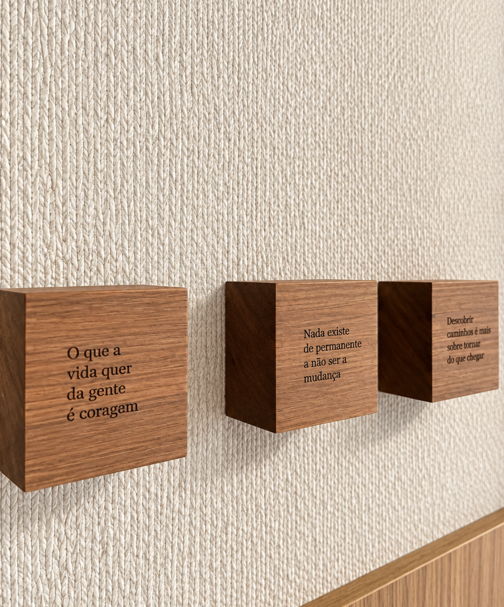 Trio de Cubos de Madeira